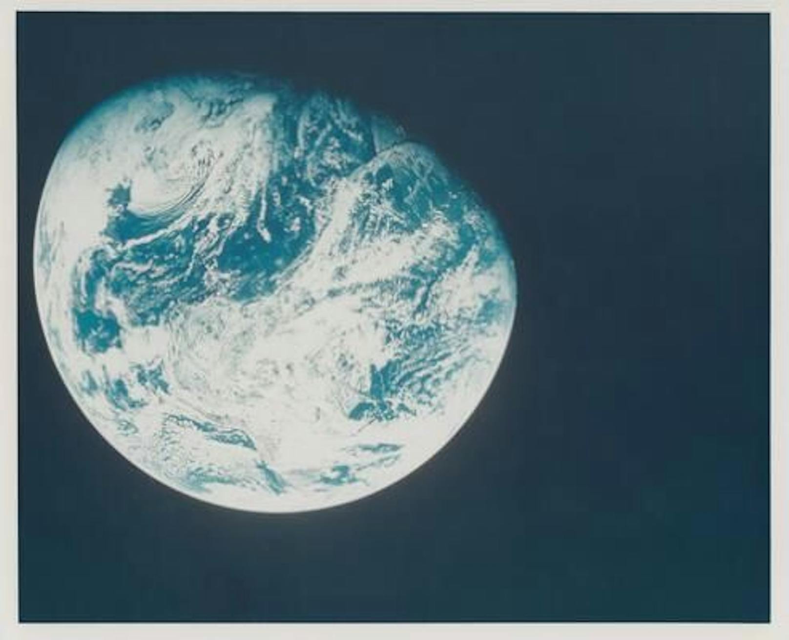 Apollo 8: Erstes von Menschen aufgenommenes Foto des Planeten Erde.&nbsp;Erzielter Preis: 32.000 DKK (4.300 Euro).