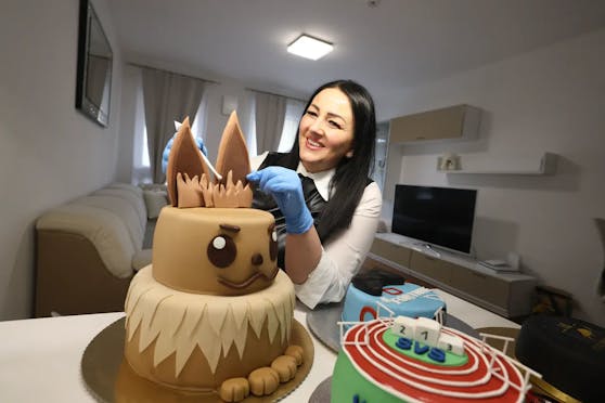 Von Pokemon "Evoli" bis zur "Star Wars"-Torte: Venita Jurleta begeistert mit ihren kreativen Tortenideen.