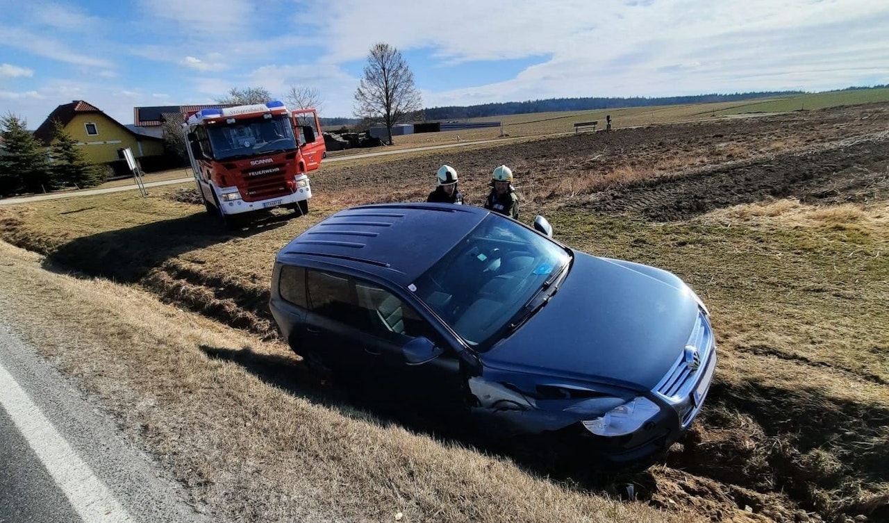 Heute.at - Crash nach Überholmanöver - Kleinkind verletzt