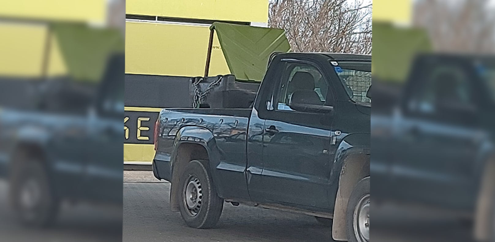 Ein Wiener brachte einen riesigen Container in seinem Pick-Up mit.