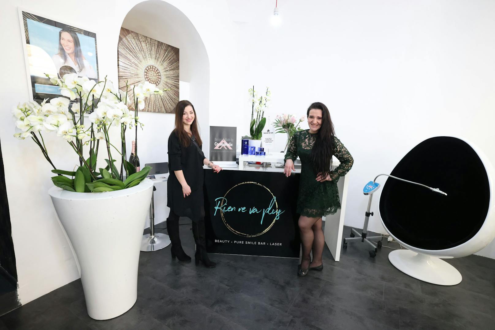 Anca Danacu und Ina Lechner (v.l.) führen den Beauty-Salon "Rien ne va plus Ästhetik" in der Wiener Weihburggasse im 1. Bezirk.