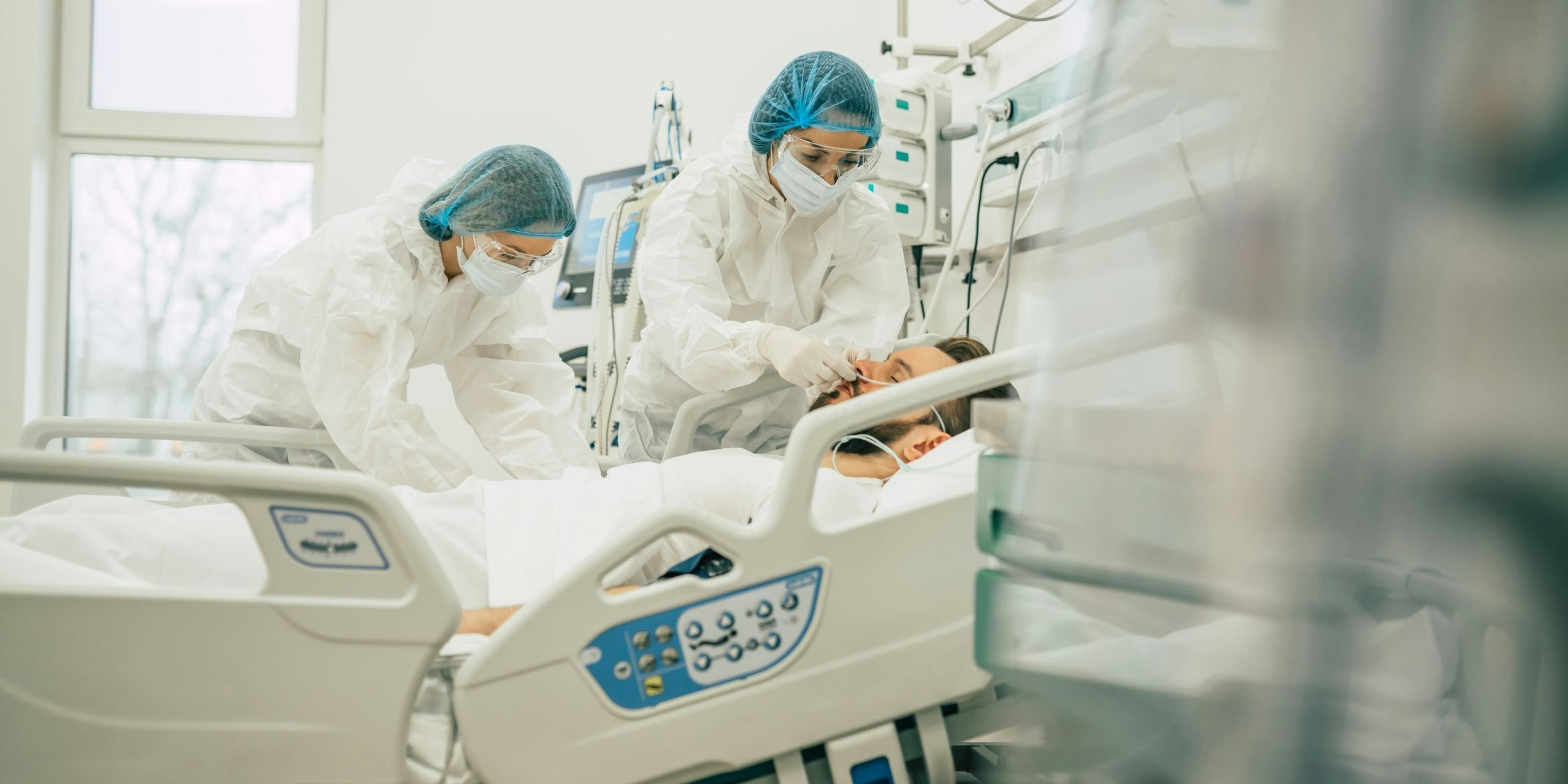 Die Spitälern kämpfen mit einem hohen Belag durch Corona-Patienten, gleichzeitig hören immer mehr Mitarbeiter auf oder werden isoliert.