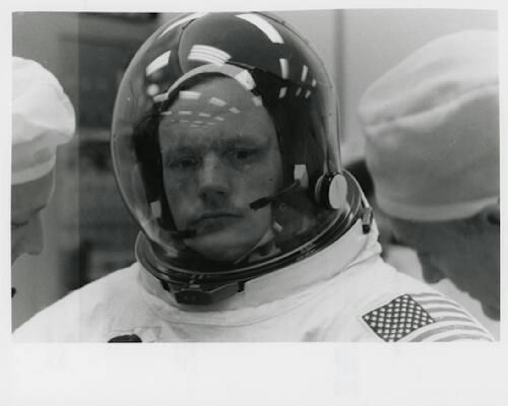 Apollo 11: Der erste Mensch auf dem Mond: Porträt von Neil Armstrong im Mondraumanzug.&nbsp;16.–24. Juli 1969. Erzielter Preis: 9.000 DKK (1.209 Euro).