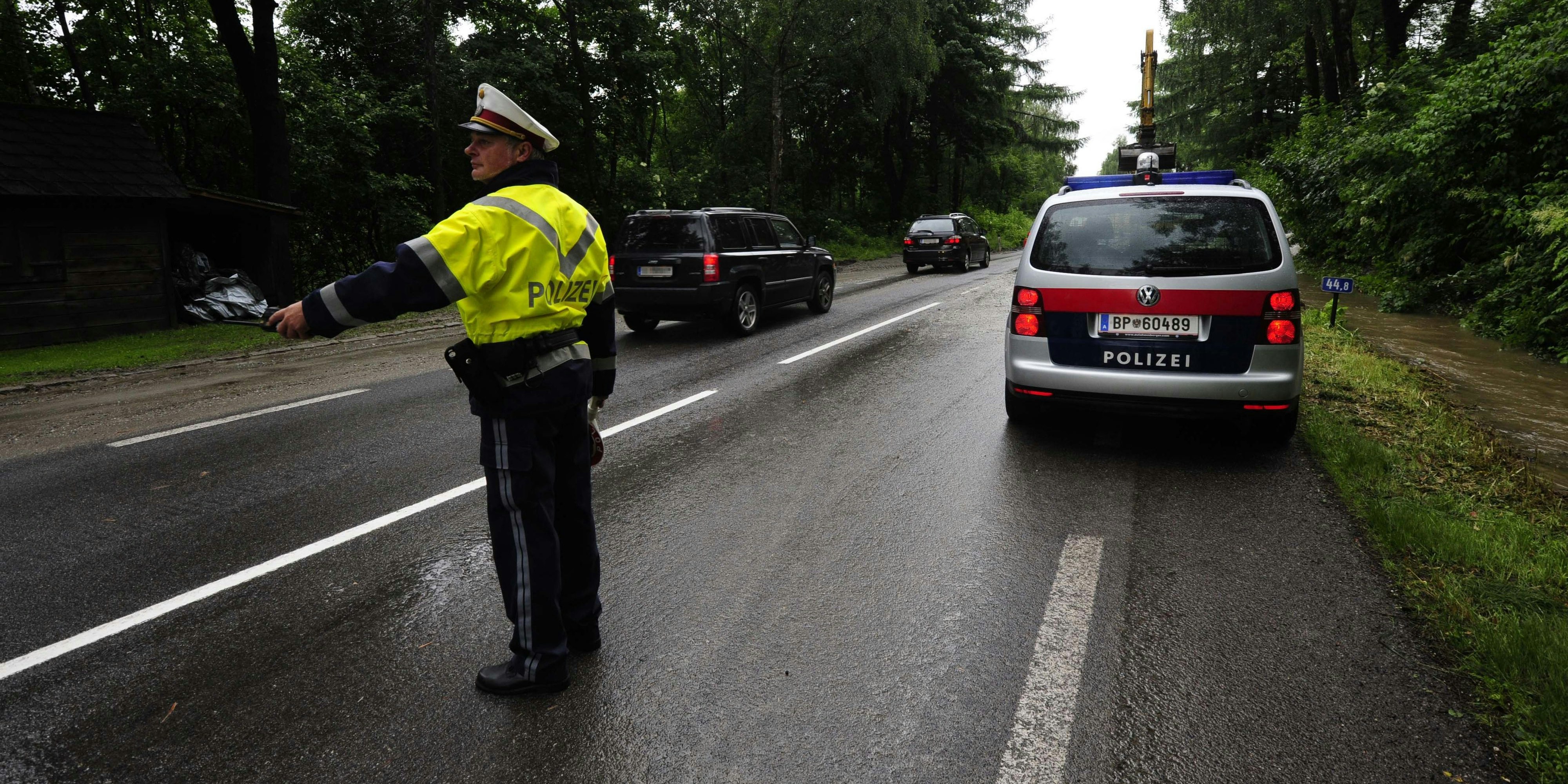 Ein 20-jähriger Oberösterreicher war innerhalb weniger stunden gleich zweimal ohne Führerschein unterwegs – und wurde erwischt.