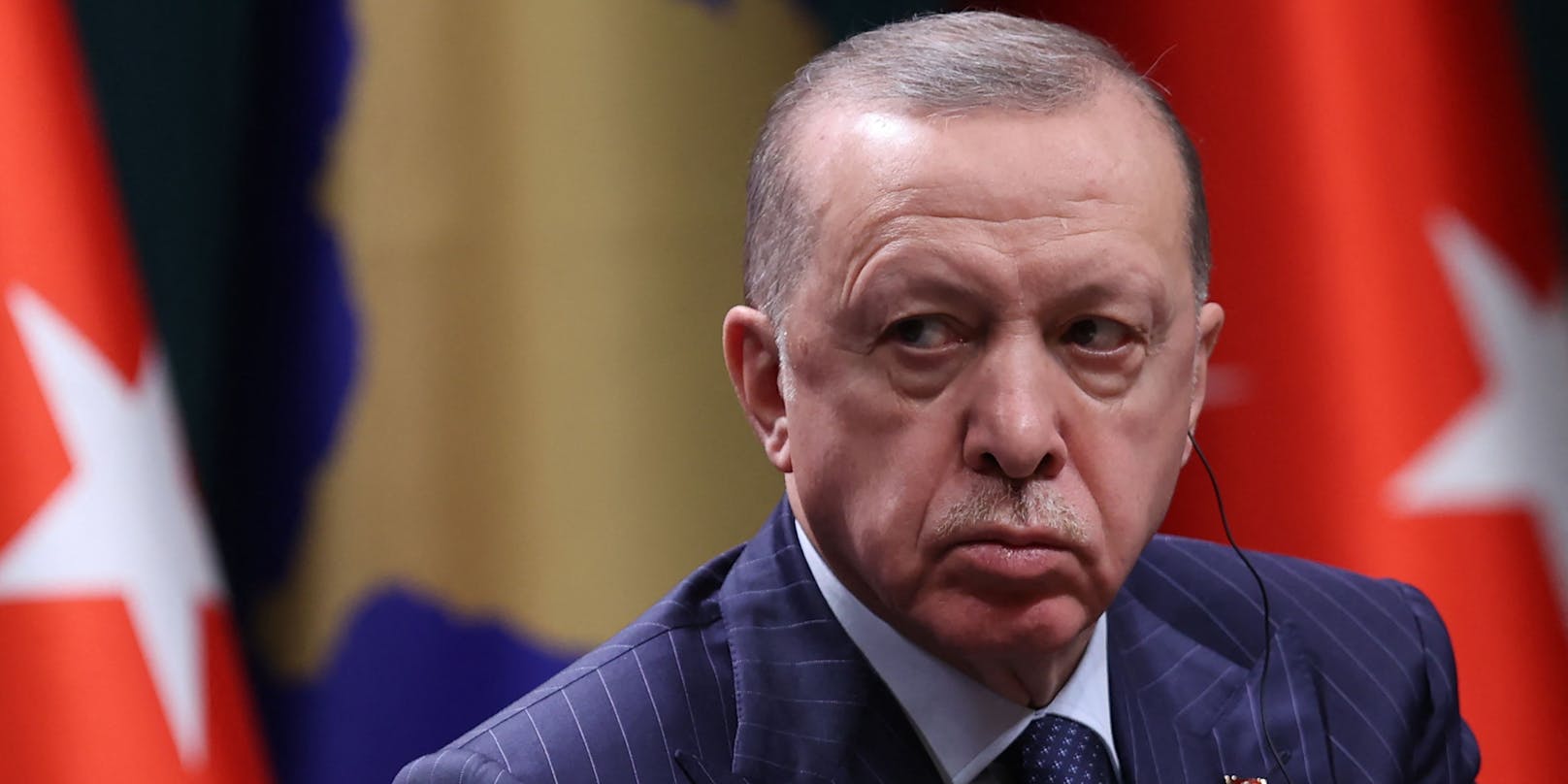 Mit dem türkischen Präsidenten ist nicht gut Kirschen essen: Weil eine Journalistin ein kritisches Sprichtwort zitiert hat, lässt sie Erdogan zwei Jahre ins Gefängnis sperren.