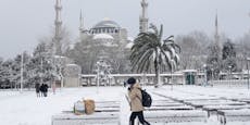 Schneechaos legt Türkei und Griechenland lahm