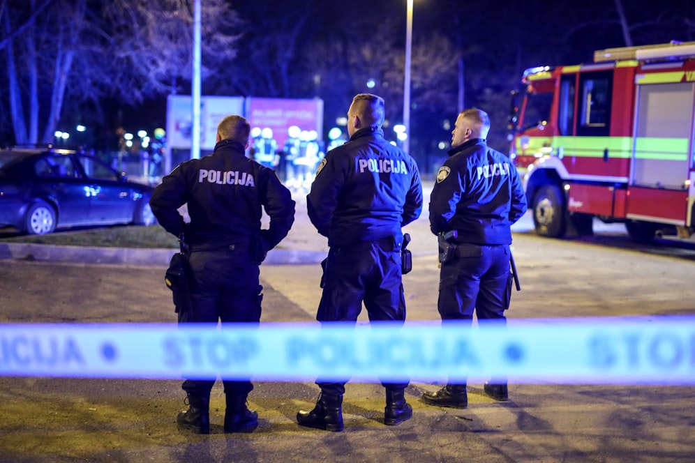 Die Polizei nahm unmittelbar nach dem Absturz um kurz nach 23 Uhr die Ermittlungen auf.&nbsp;