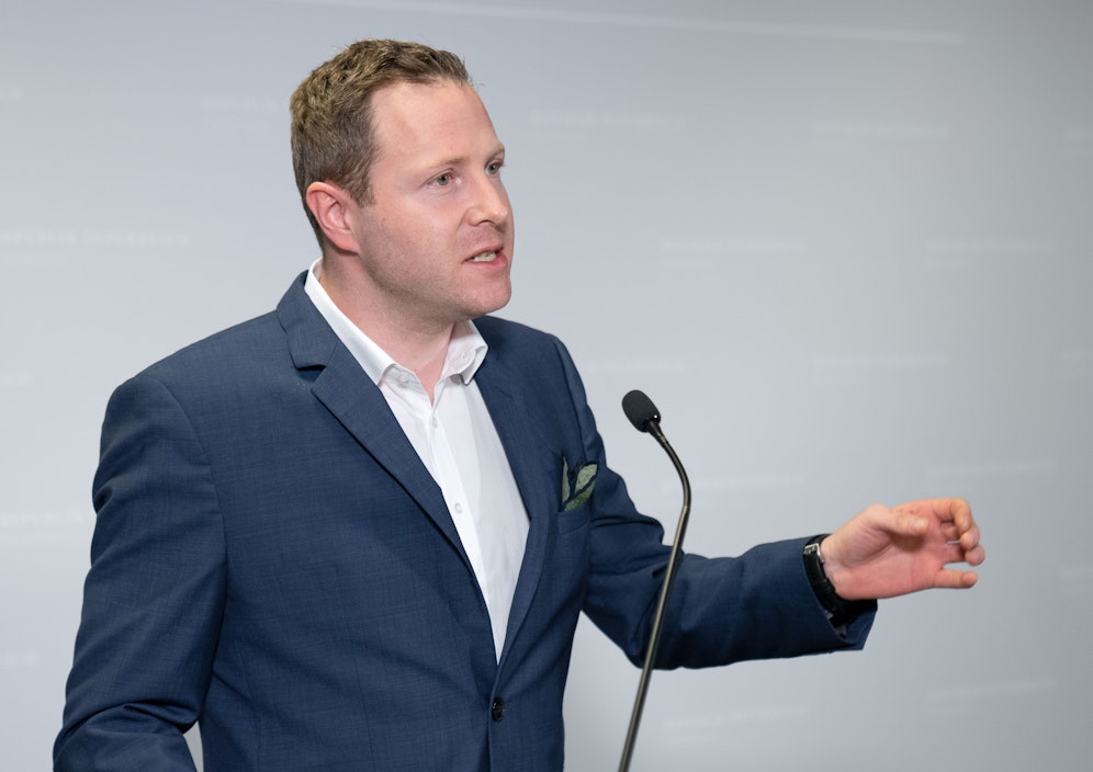 Michael Schnedlitz sieht die Kooperation zwischen FPÖ und Russland als Geschichte an. 