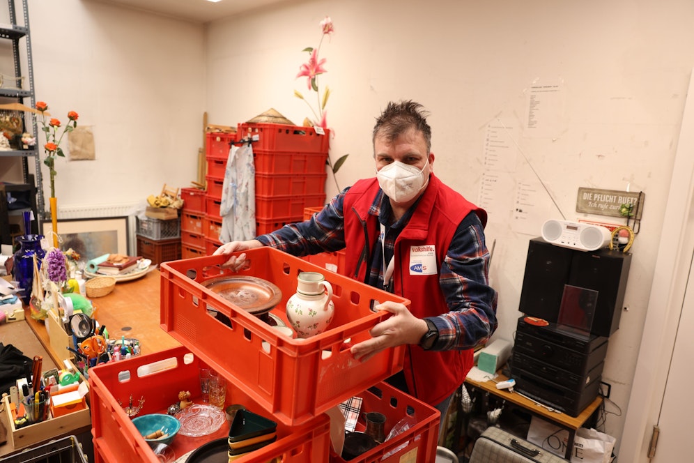 In einem Shop der Volkshilfe ist Philipp P. derzeit als Trainingskraft angestellt. Der Wiener würde gerne wieder in einem Handyshop arbeiten.