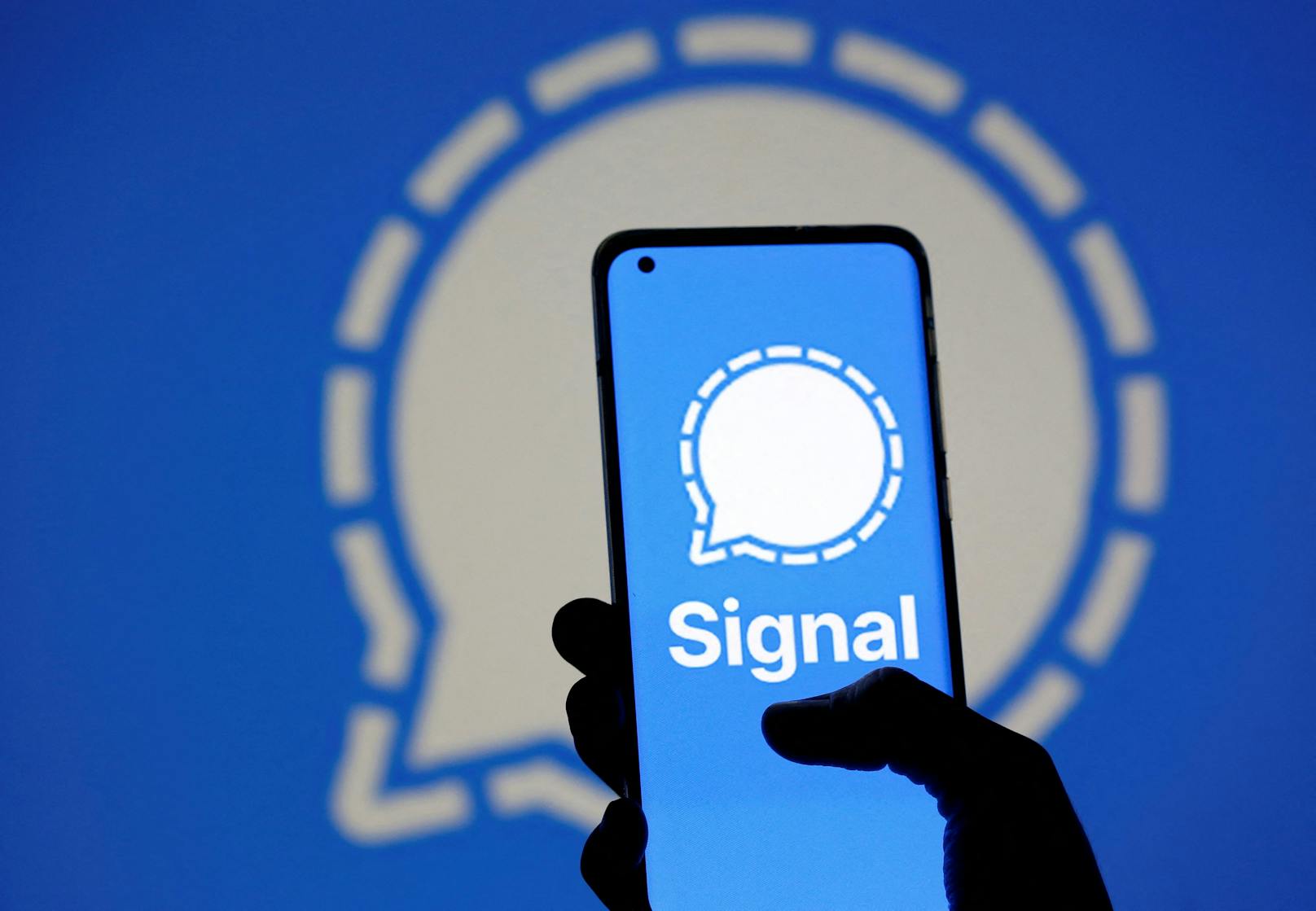 Signal stellte nun klar, dass die Nutzung von Signal "weiterhin sicher ist und Signal weder gehackt wurde, noch angegriffen wird".