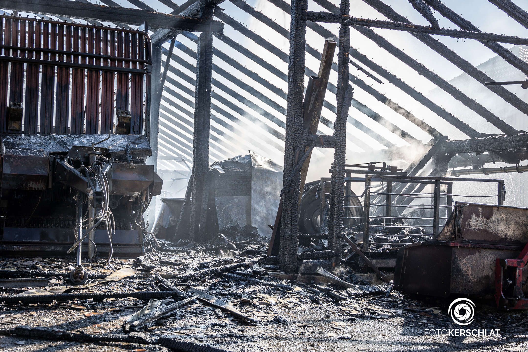 Das Wirtschaftsgebäude eines Bauernhofs in Maria Neustift wurde von den Flammen komplett zerstört.