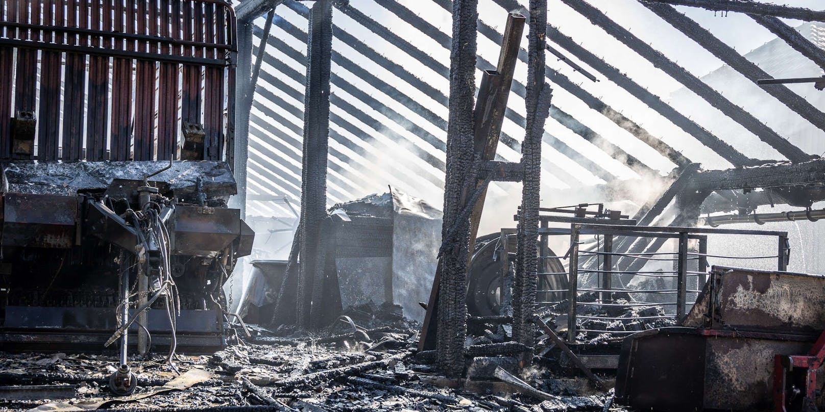 Das Wirtschaftsgebäude eines Bauernhofs in Maria Neustift wurde von den Flammen komplett zerstört.