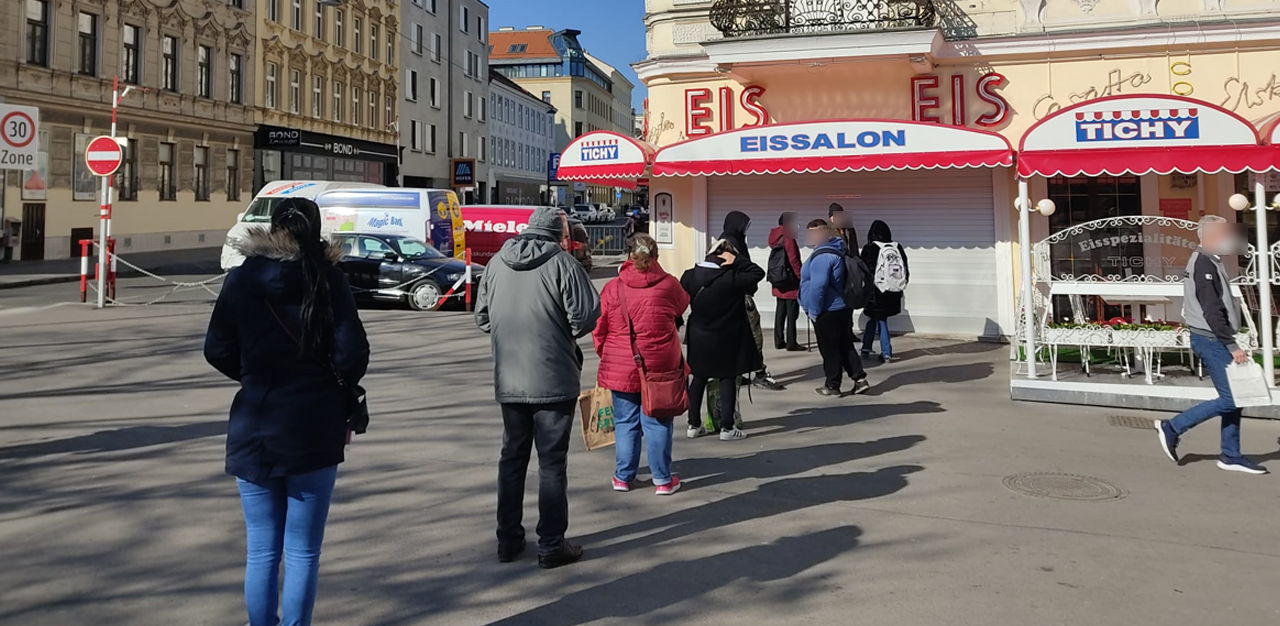Die Eis-Saison wurde bei frostigen Temperaturen eröffnet.