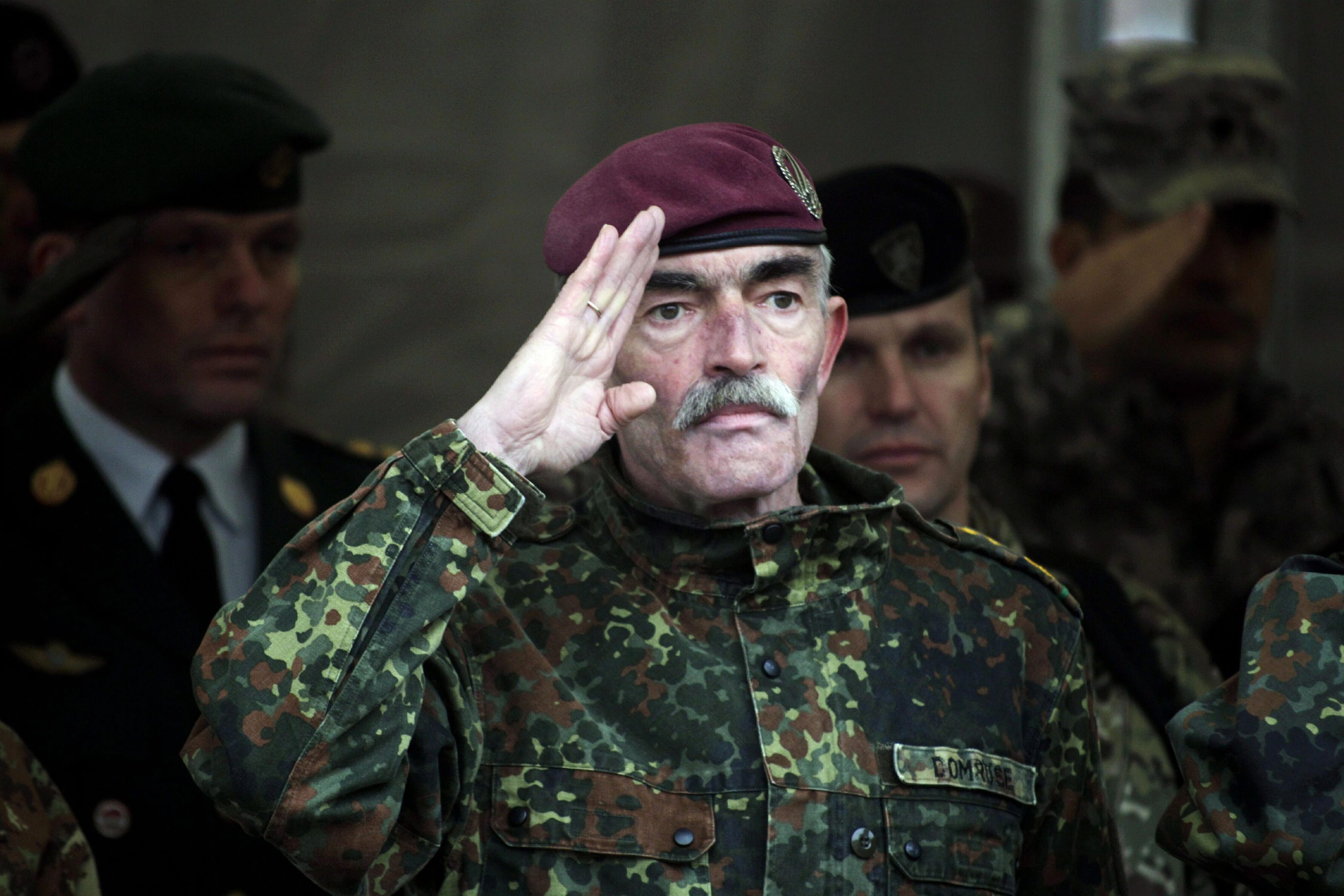 Download von www.picturedesk.com am 12.03.2022 (15:36).  epa05028674 Commander of the Allied Joint Force Command, Brunssum Hans Lothar Domrose, salutes during the official opening ceremony of the NATO Force Integration Unit (NFIU), in Riga, Latvia, 16 November 2015. The permanent NATO unit was established in Latvia tasked with rapid and coordinated deployment of allied forces to the Eastern part of the alliance, as well as supporting collective defense planning and coordinating training and exercises. EPA/VALDA KALNINA - 20151116_PD6003 - Rechteinfo: Rights Managed (RM)