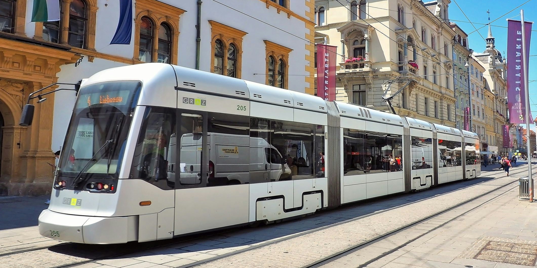 Der 22-jährige Straßenbahnlenker dürfte den jungen Fußgänger übersehen haben.