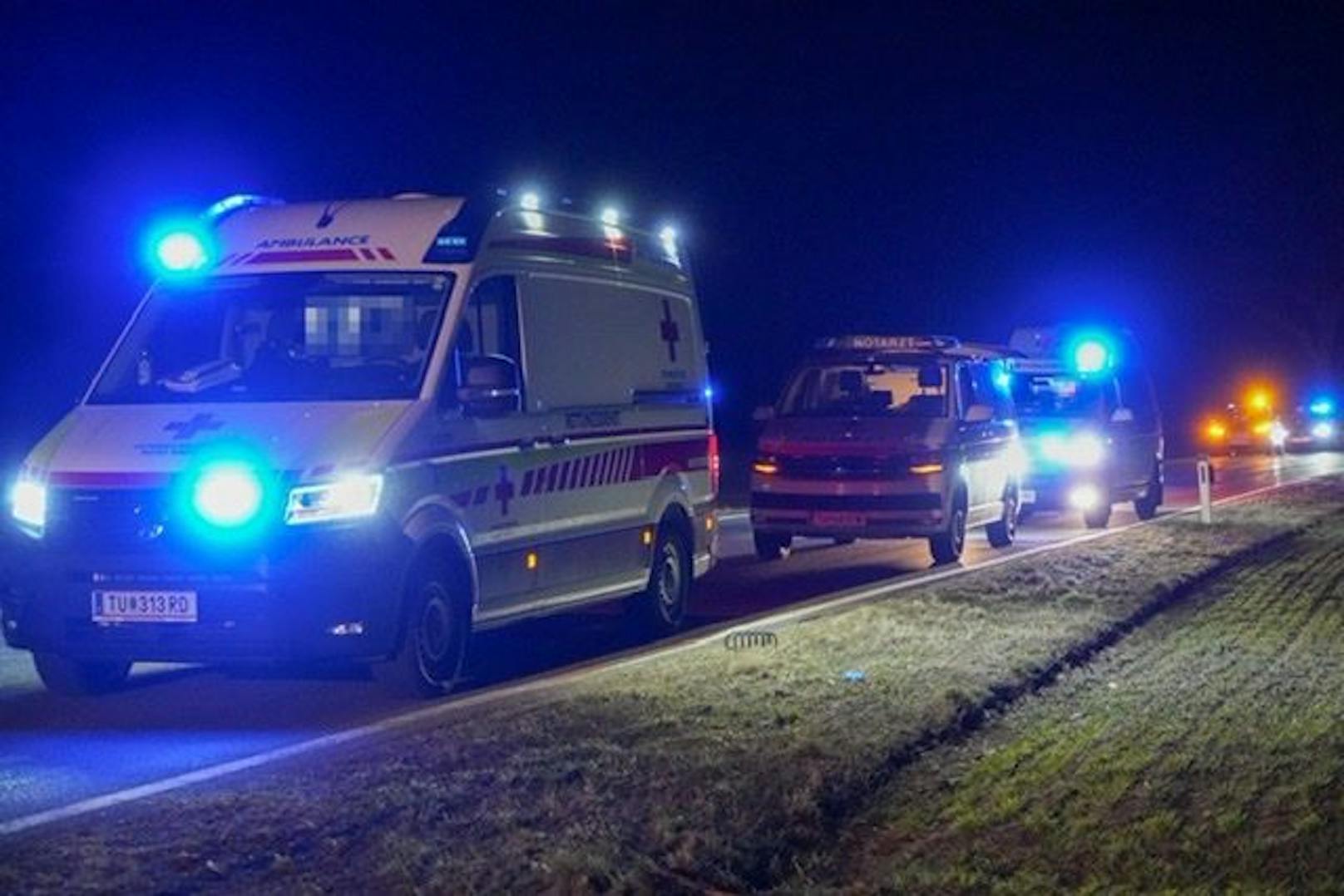 Der Beifahrer wurde aus dem Auto geschleudert und verstarb vor Ort.