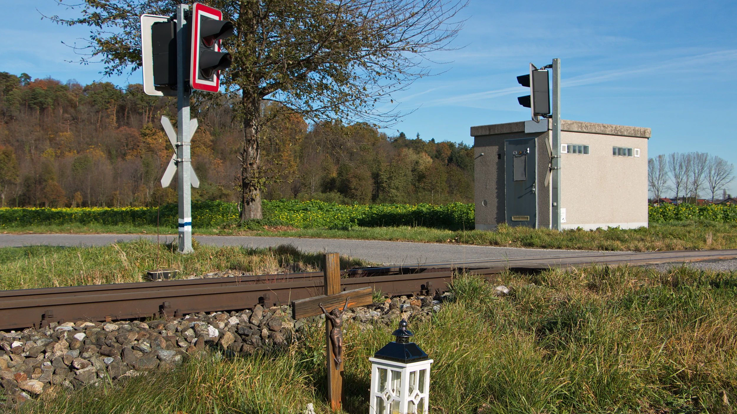 Heute.at - Drama an Bahnübergang – Mädchen (10) von Zug erfasst