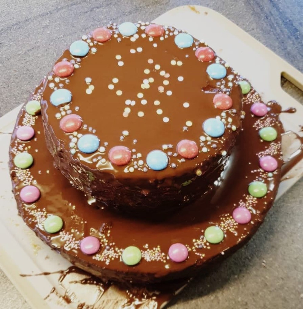 Die Mädchen freuten sich über die Geburtstagstorte.