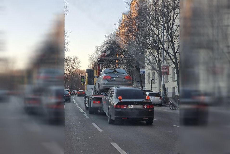 Ukrainische Fahrzeuge wurden am Sonntag in Wien abgeschleppt