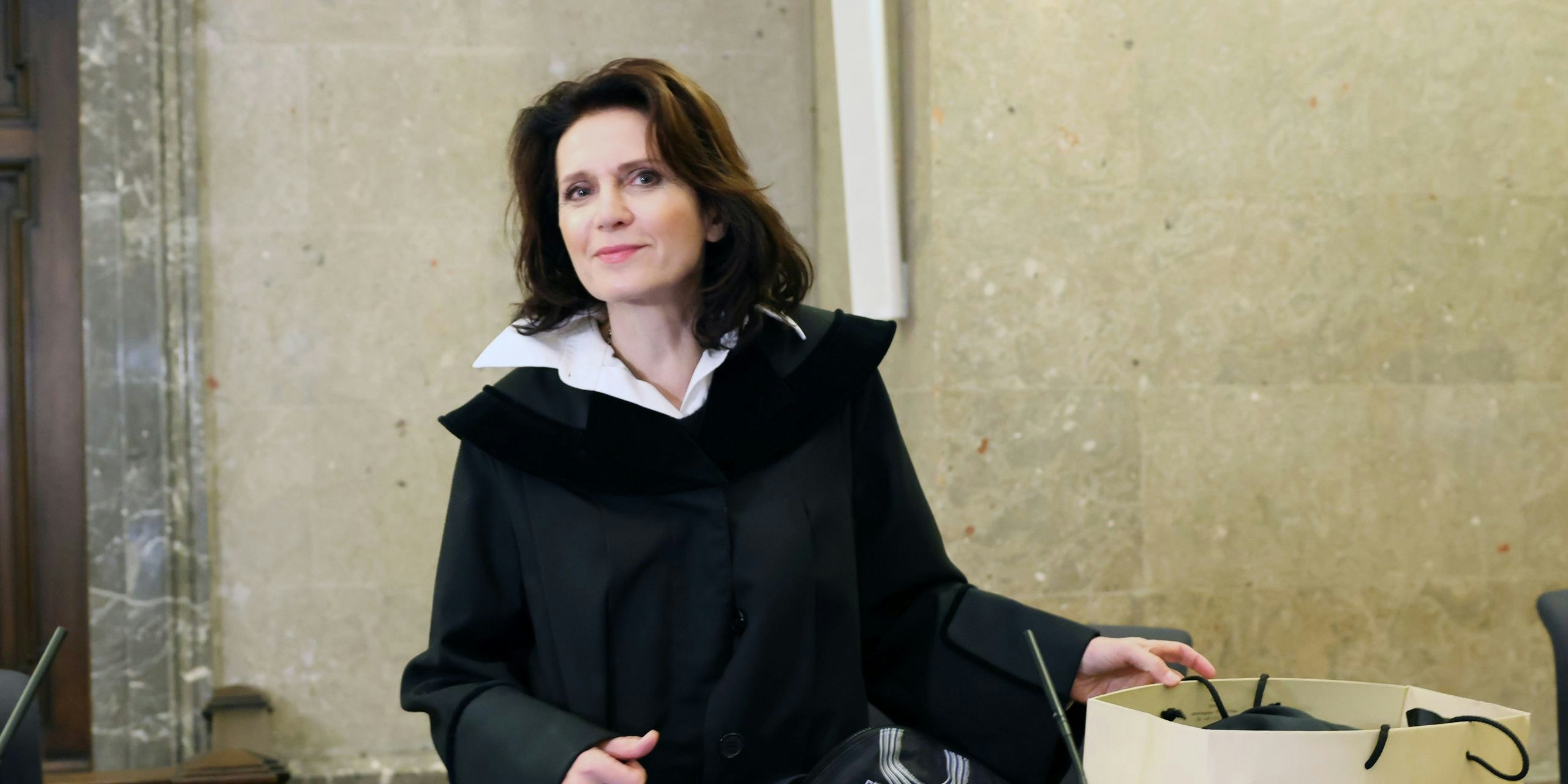 Astrid Wagner vertritt den zu unrecht Inhaftierten und kämpft für dessen Gerechtigkeit.