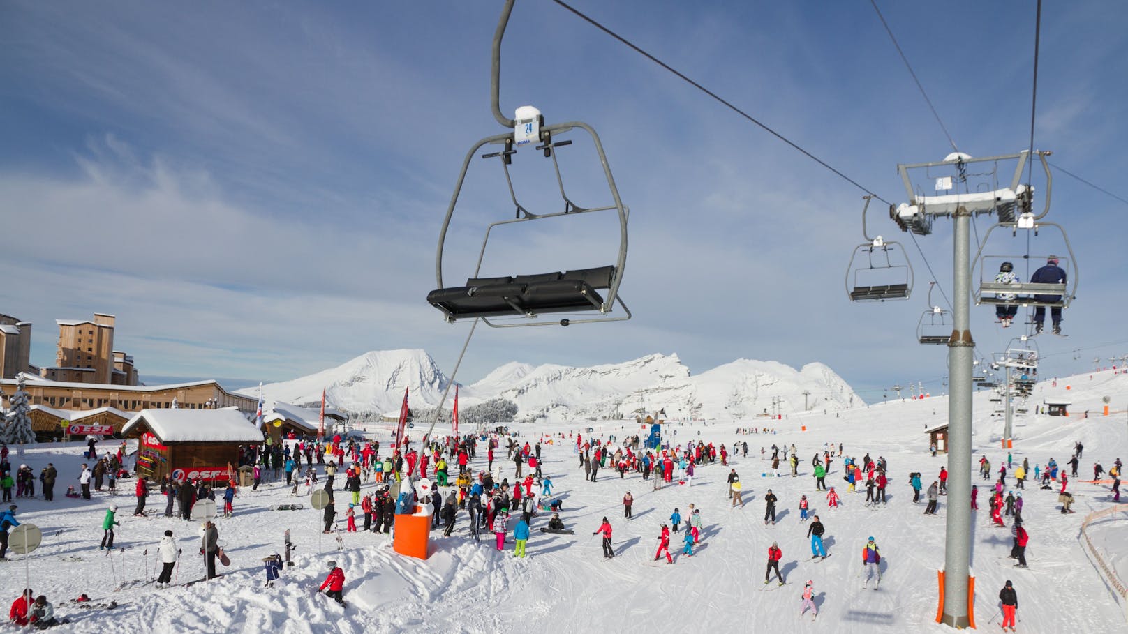 <strong>Platz 1: </strong>Das Skigebiet "Les Portes du Soleil" an der französisch-schweizerischen Grenze bietet laut der Rangliste das beste Preis-Leistungs-Verhältnis mit&nbsp;580 Pistenkilometern und einem Tageskartenpreis in der Hauptsaison um 59 Euro.