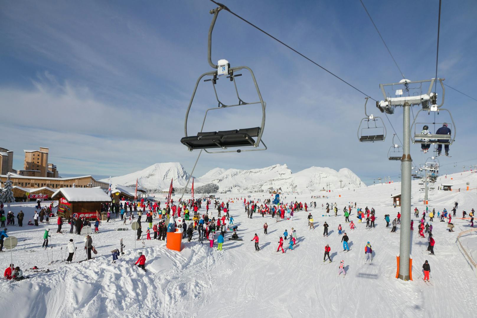 <strong>Platz 1: </strong>Das Skigebiet "Les Portes du Soleil" an der französisch-schweizerischen Grenze bietet laut der Rangliste das beste Preis-Leistungs-Verhältnis mit&nbsp;580 Pistenkilometern und einem Tageskartenpreis in der Hauptsaison um 59 Euro.