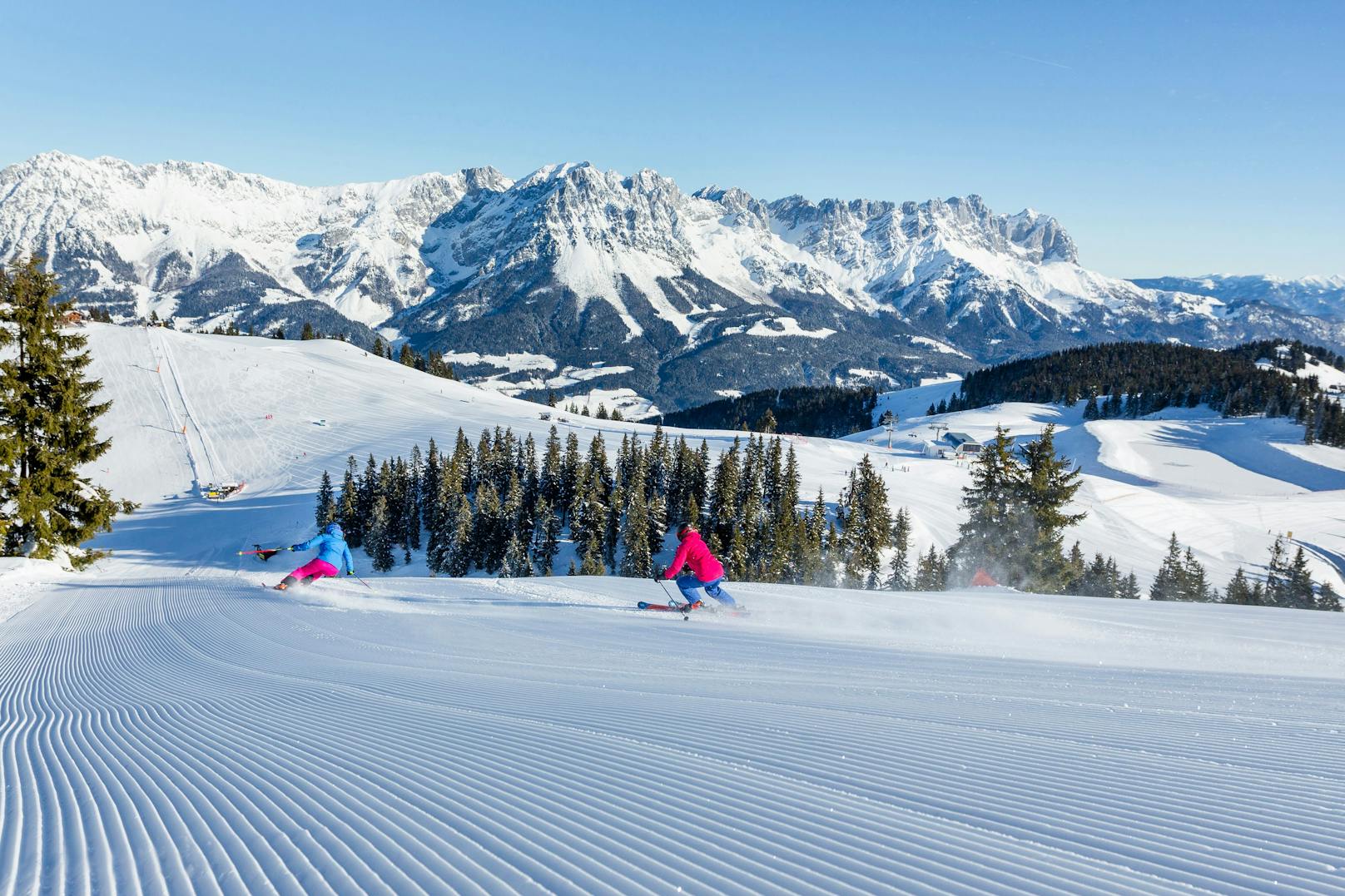 <strong>Platz 3:&nbsp;</strong>Das österreichische Skigebiet "Skiwelt Wilder Kaiser – Brixental", liegt mit seinen 288 Pistenkilometern, 90 Liften und einem Tagesskipass für Erwachsene von 57 Euro auf dem dritten Platz.
