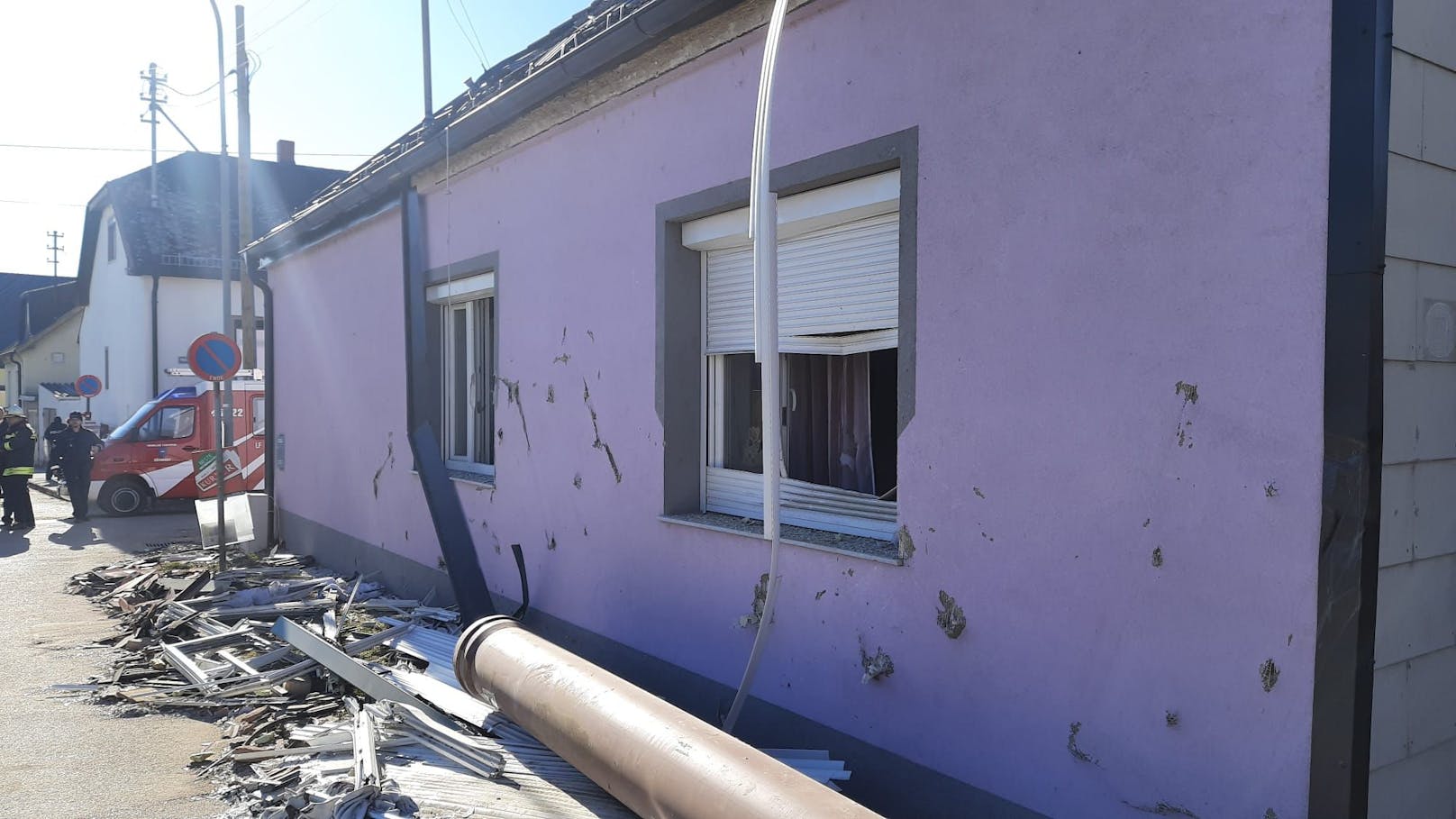 Gasexplosion in Dürnkrut, Einsatzkräfte vor Ort