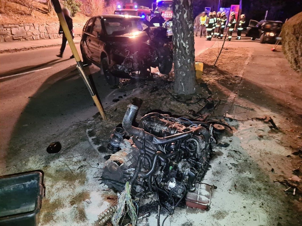 Durch den wuchtigen Aufprall wurde der Motorblock heraus gerissen.
