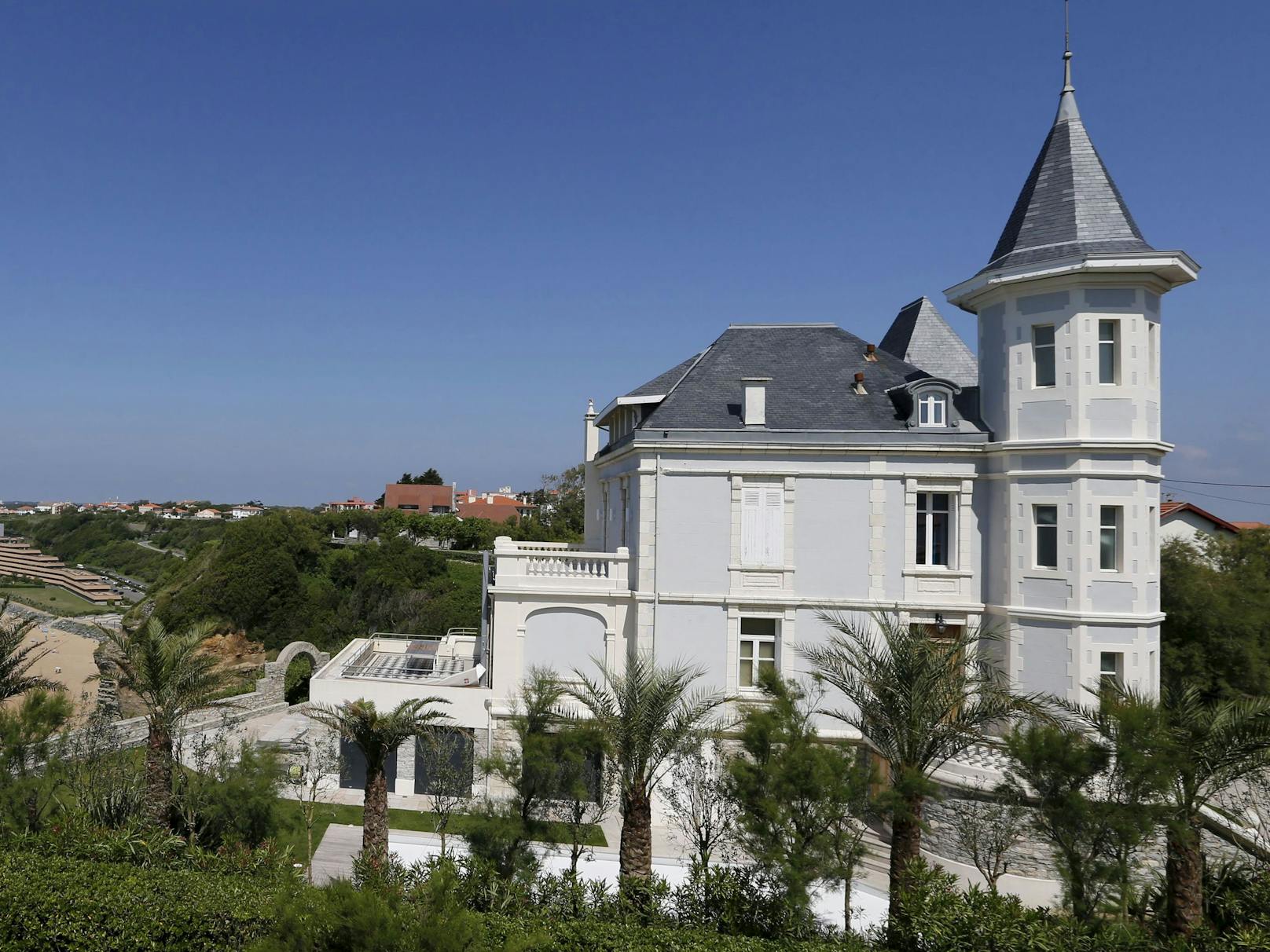 Die Millionen-Villa mit dem sagenhaften Atlantik-Blick gehört dem russischen Oligarchen Kirill Schamalow