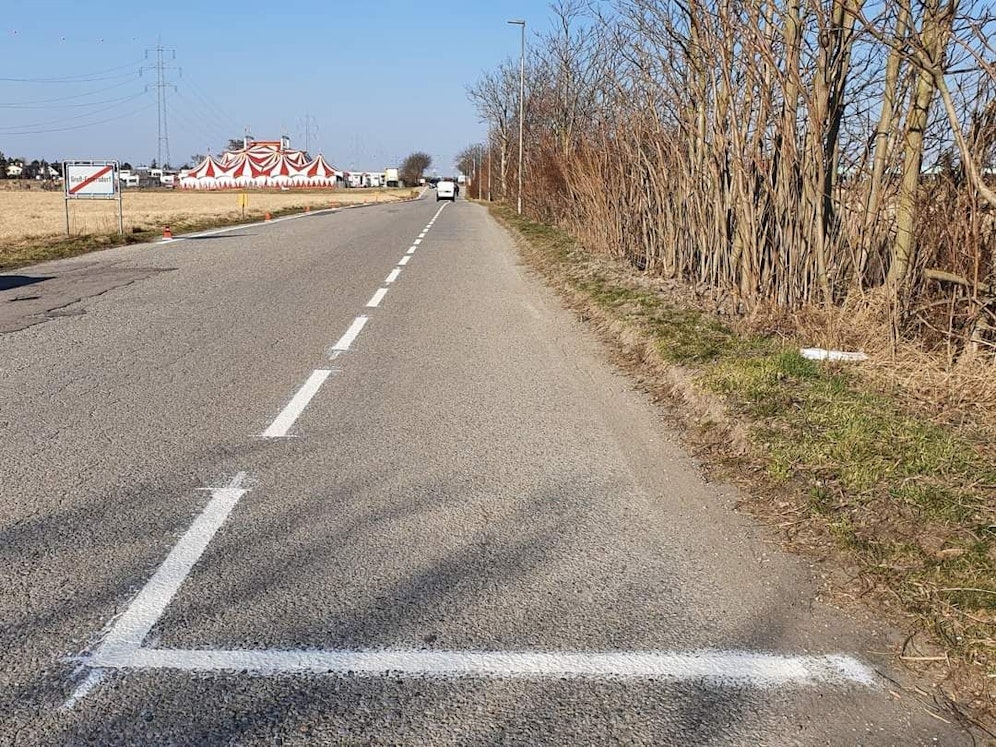 Groß-Enzersdorf: Parkplätze werden auf Straße geschaffen.