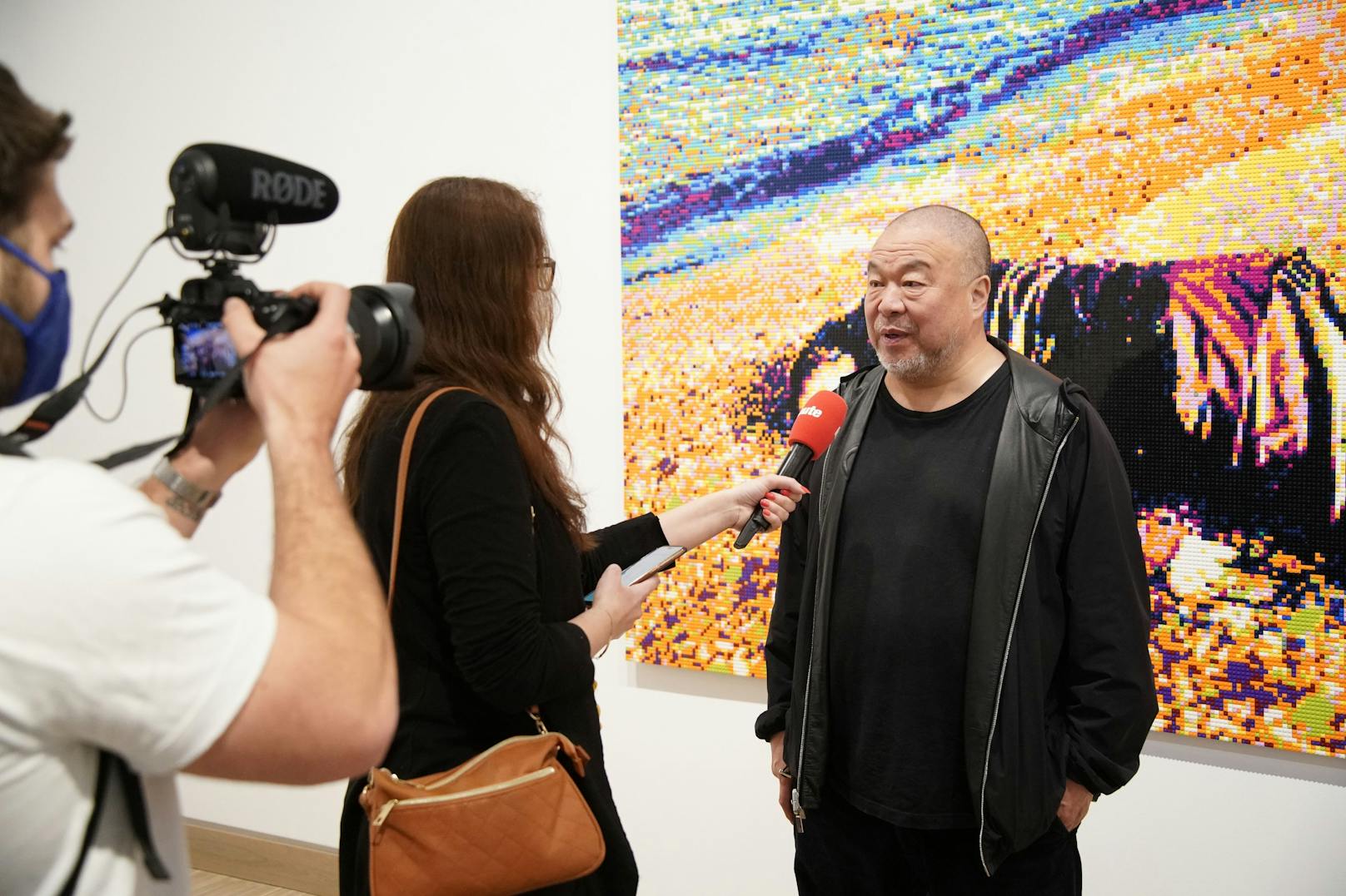 Ai Weiwei im Interview mit <em>"Heute"</em>-Reporterin Amra Durić.