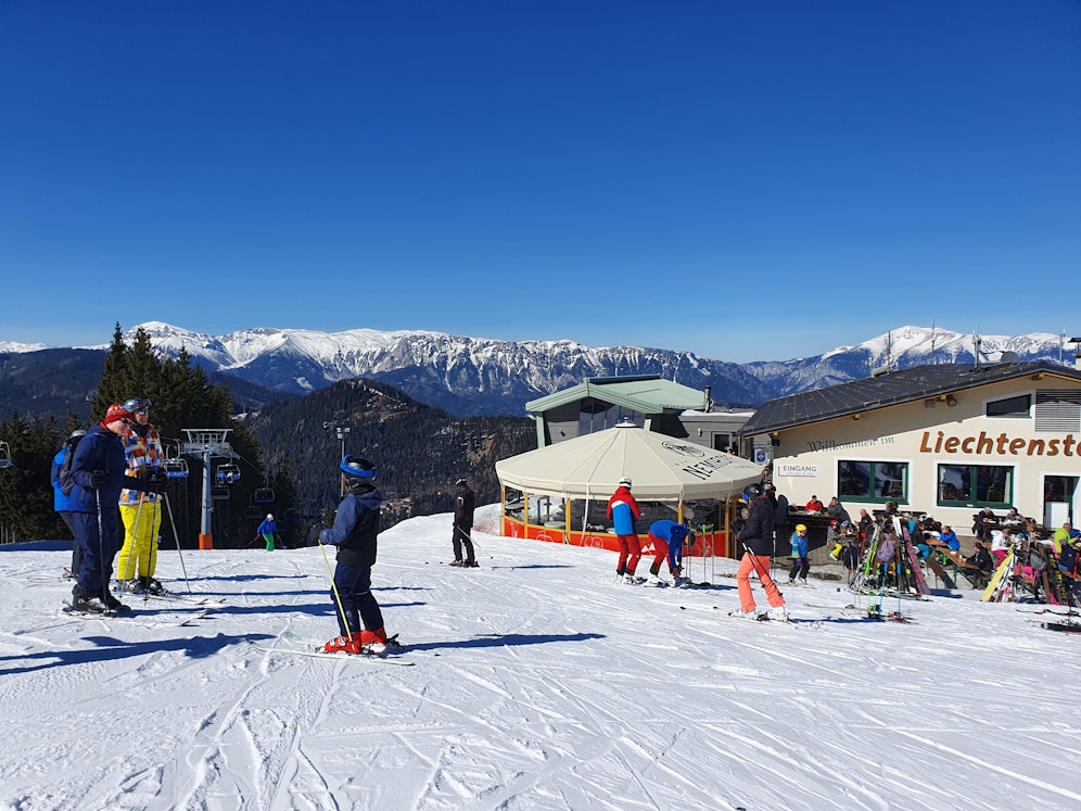 Besucher nutzten traumhaftes Wetter am Samstag am Semmering.