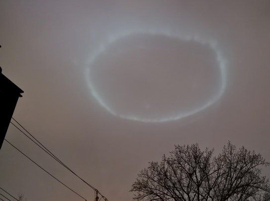 Dieser Lichtkranz über Peking gab Rätsel auf.