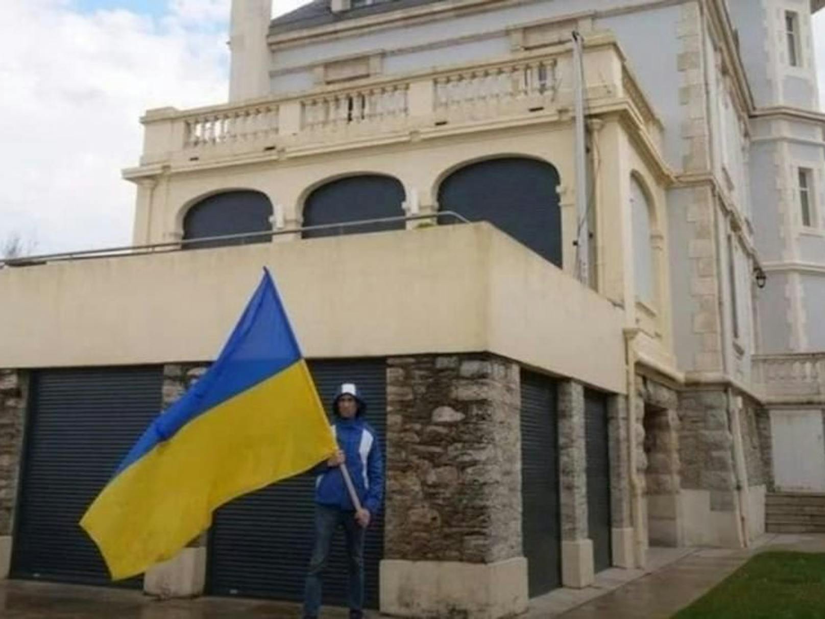 Französische Aktivisten haben die Putin-Villa in Biarritz (Frankreich) gestürmt und "eingenommen".