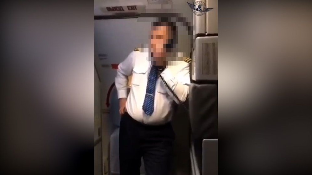 Der Pilot soll sich offen gegen Putins Krieg geäußert haben.