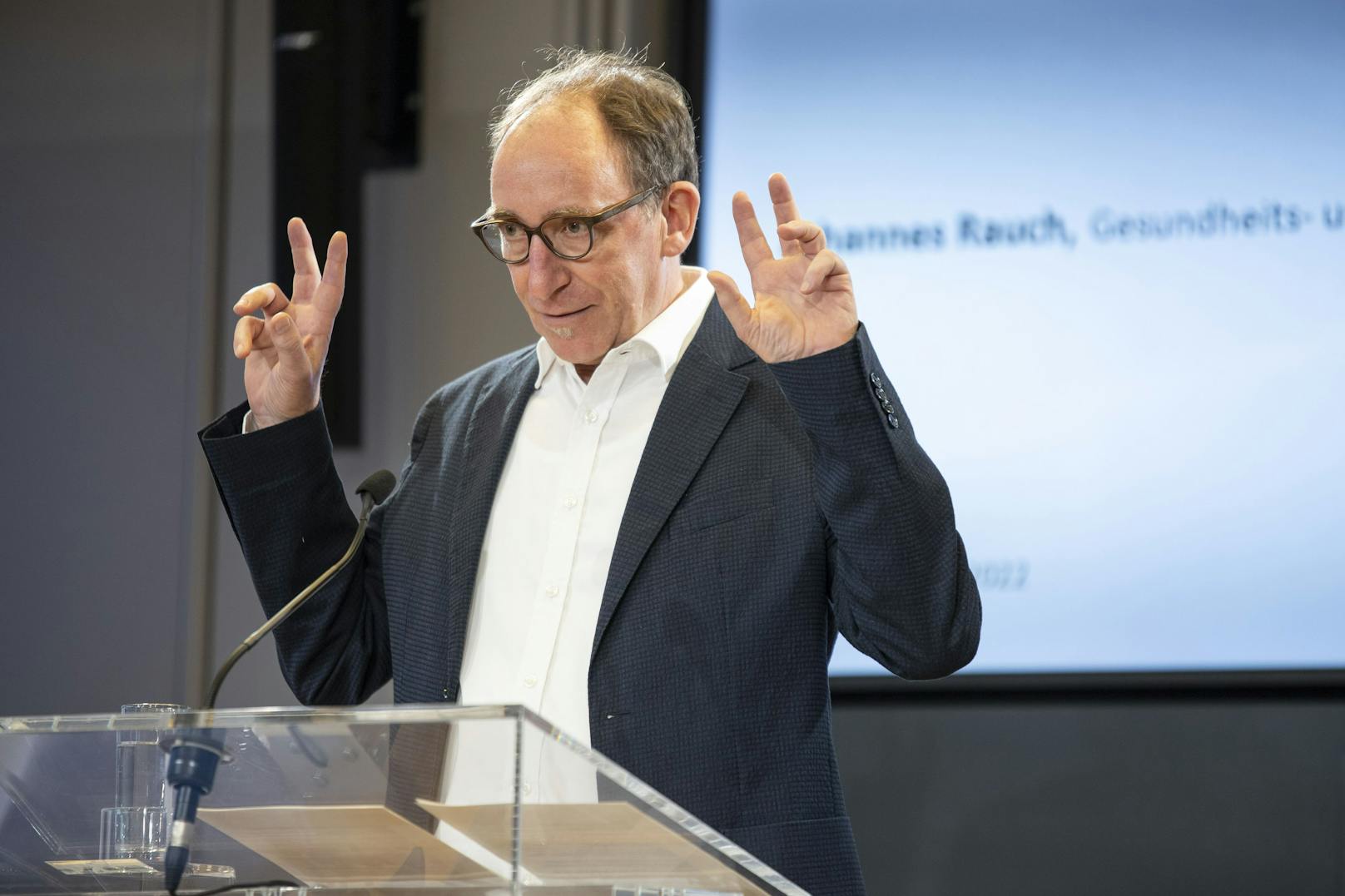 Gesundheitsminister Johannes Rauch während seiner Pressekonferenz zur geänderten Corona-Teststrategie am 15. März 2022 in Wien