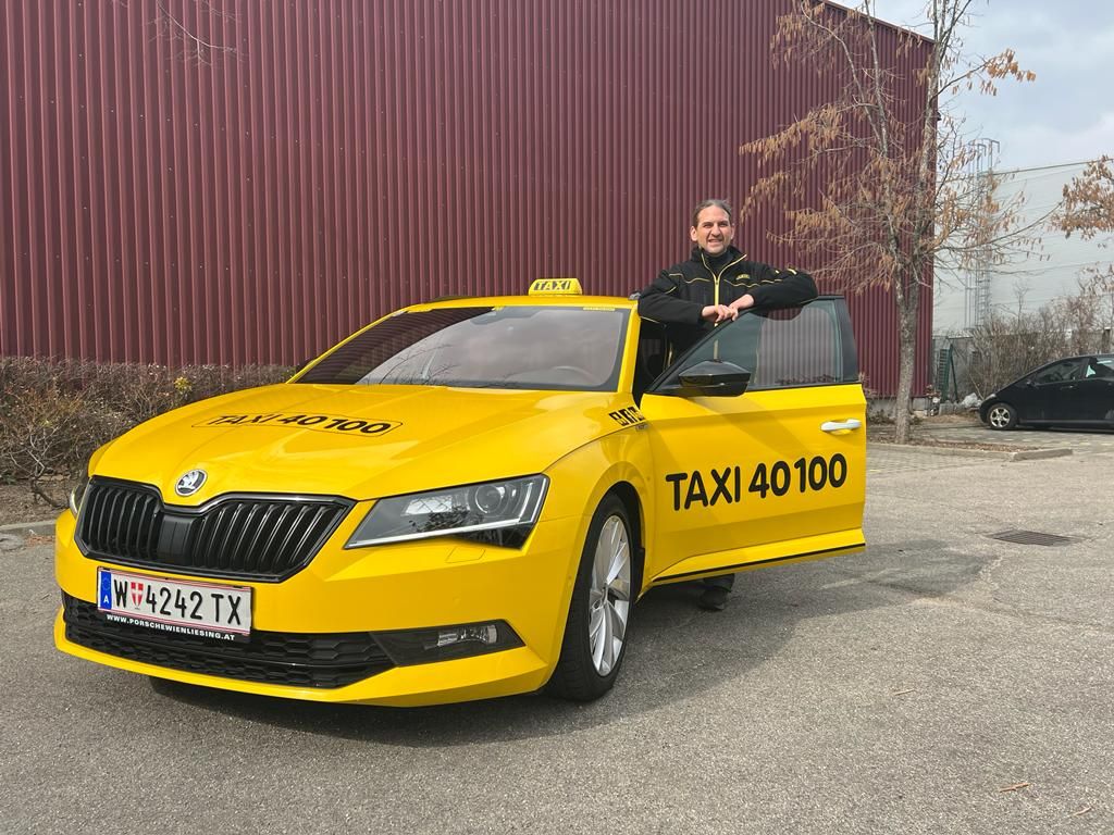 Taxler Alex Papp (42) auf Wien-Währing hat ein Herz für Tiere.