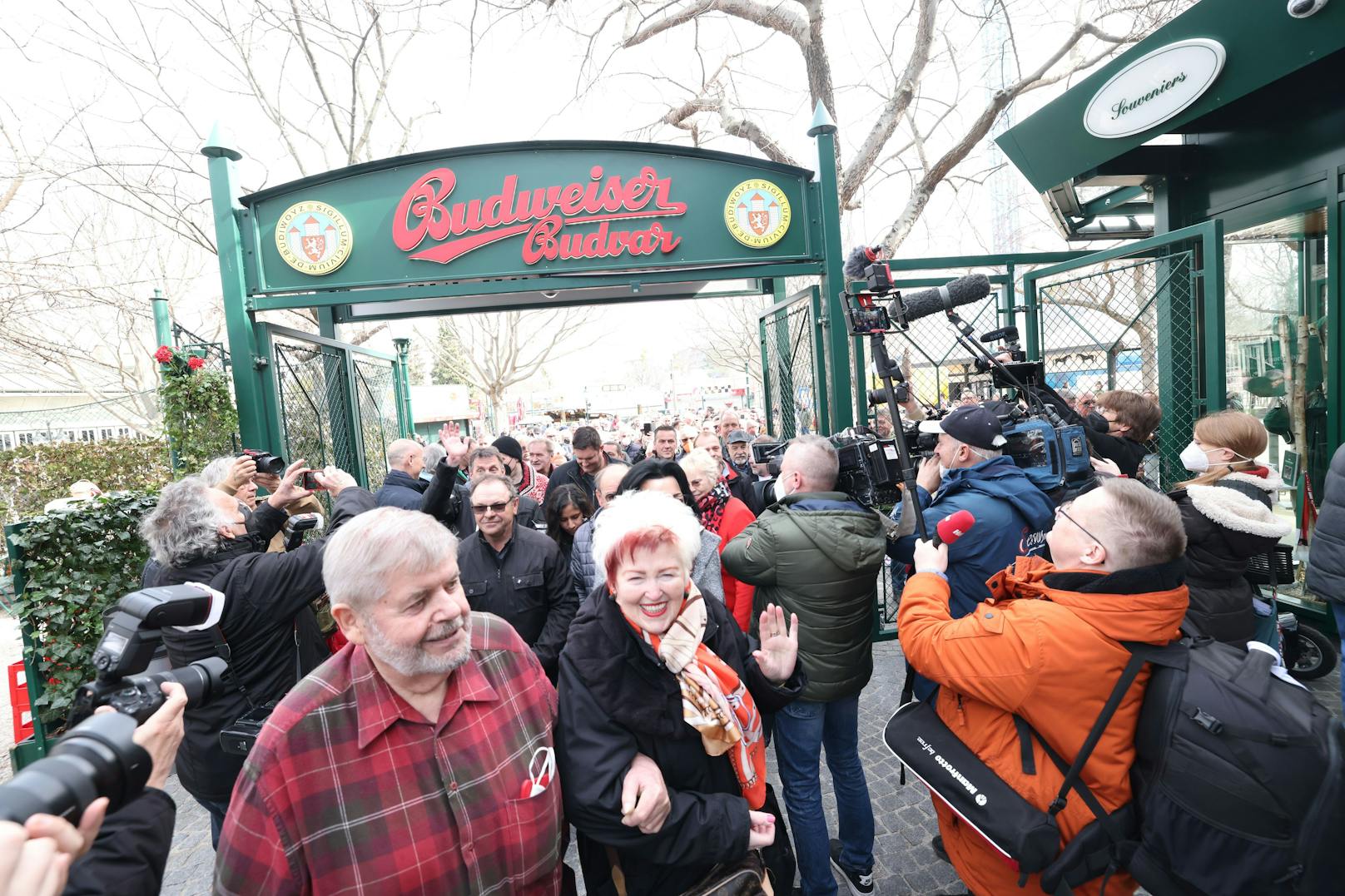 Sturm aufs Bier: Am Dienstag startete das Schweizerhaus im Wiener Prater in die Saison 2022.