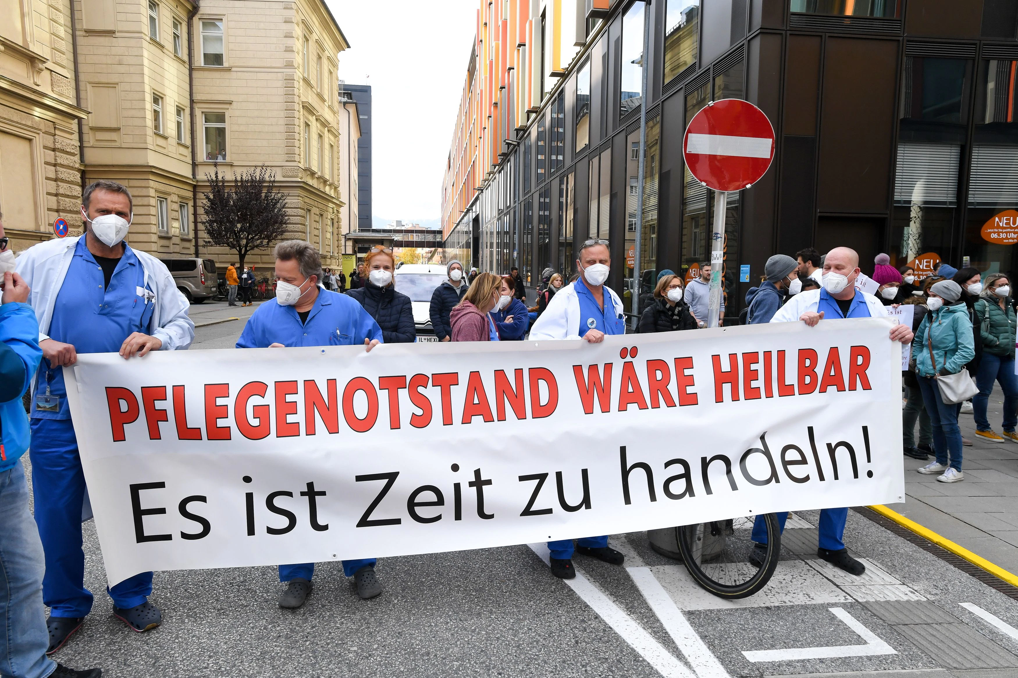 Ein Bild von der Demo der Pflegekräfte im Herbst 2021 in Innsbruck. 