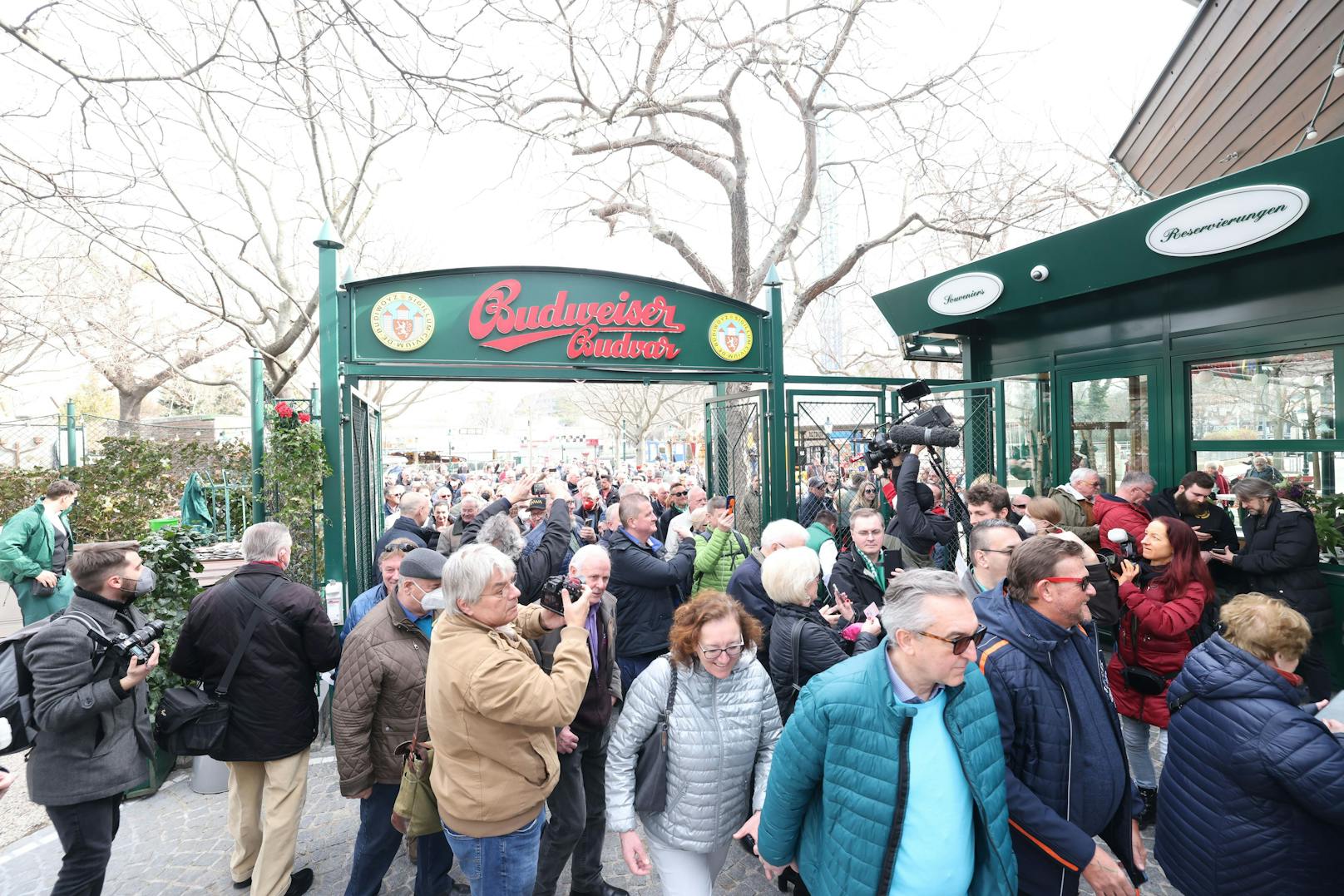 Sturm aufs Bier: Am Dienstag startete das Schweizerhaus im Wiener Prater in die Saison 2022.