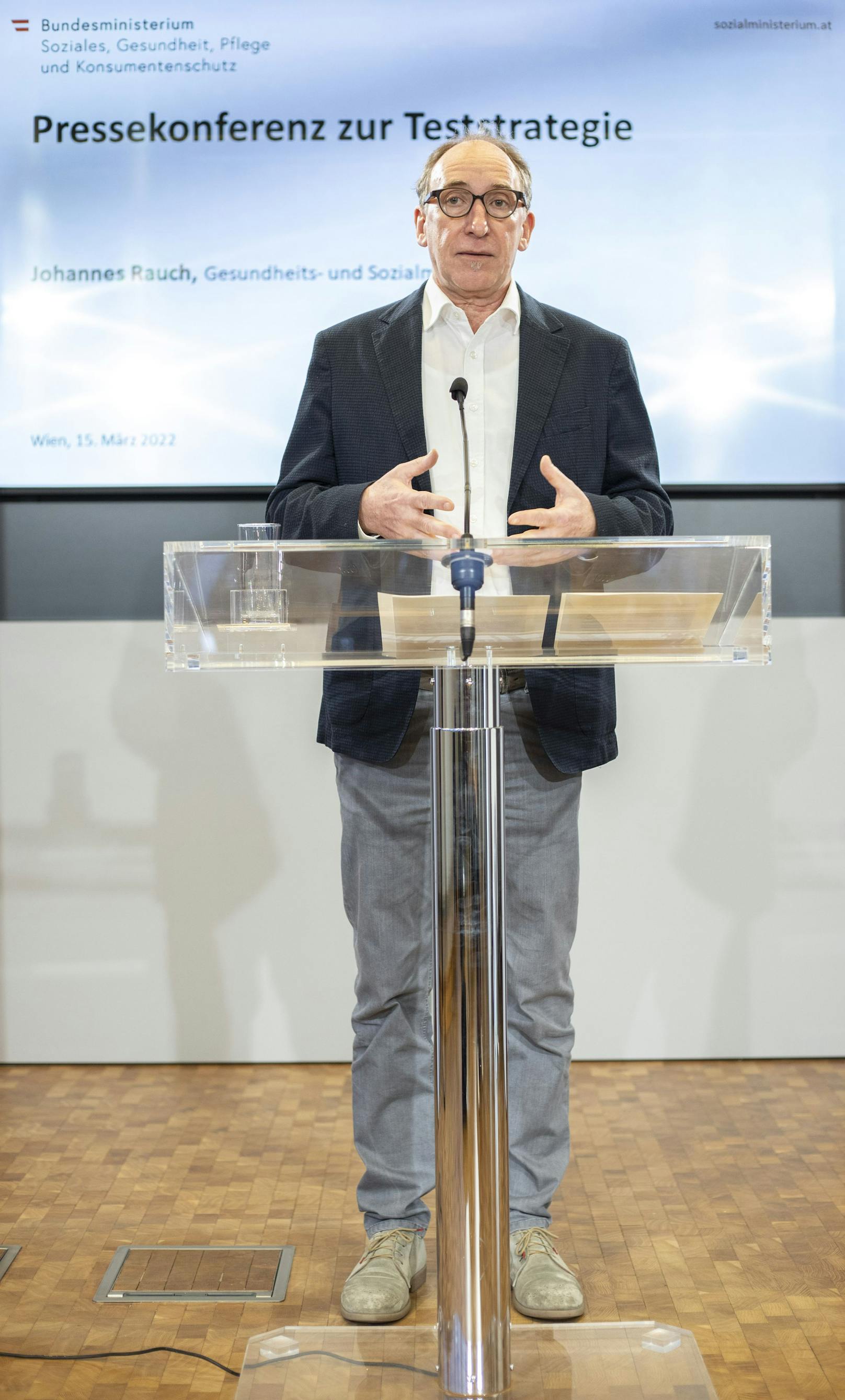 Gesundheitsminister Johannes Rauch während seiner Pressekonferenz zur geänderten Corona-Teststrategie am 15. März 2022 in Wien