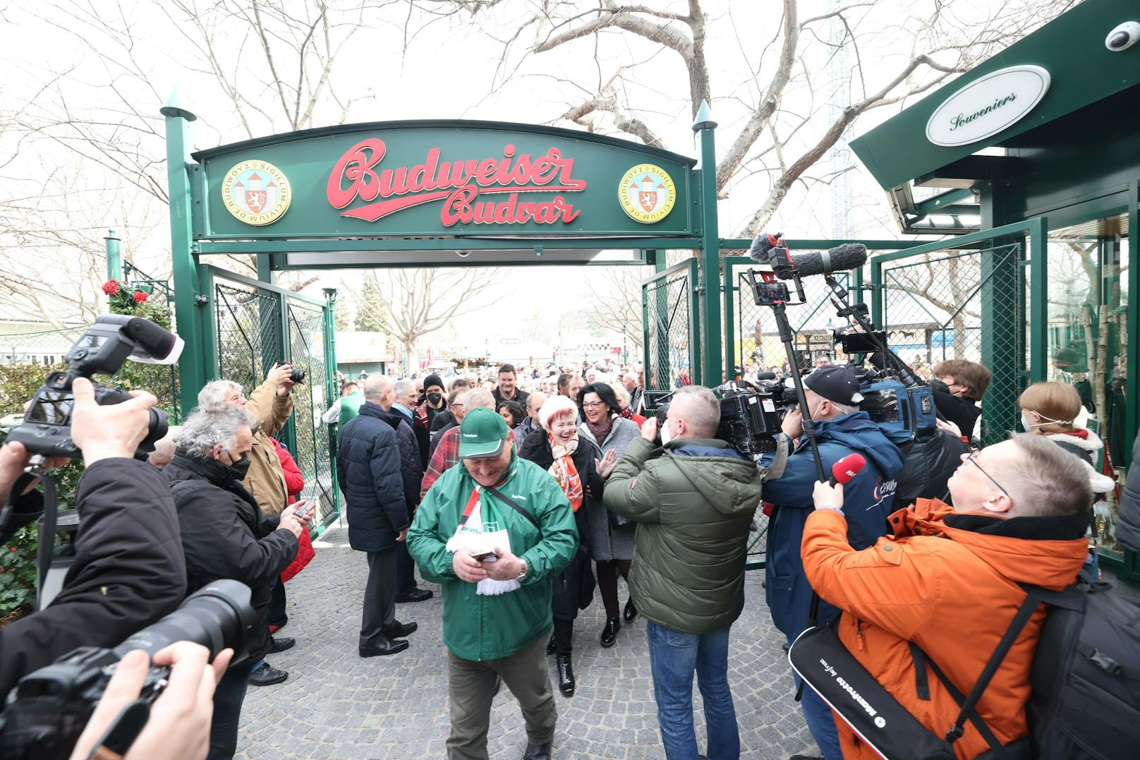 Sturm aufs Bier: Am Dienstag startete das Schweizerhaus im Wiener Prater in die Saison 2022.