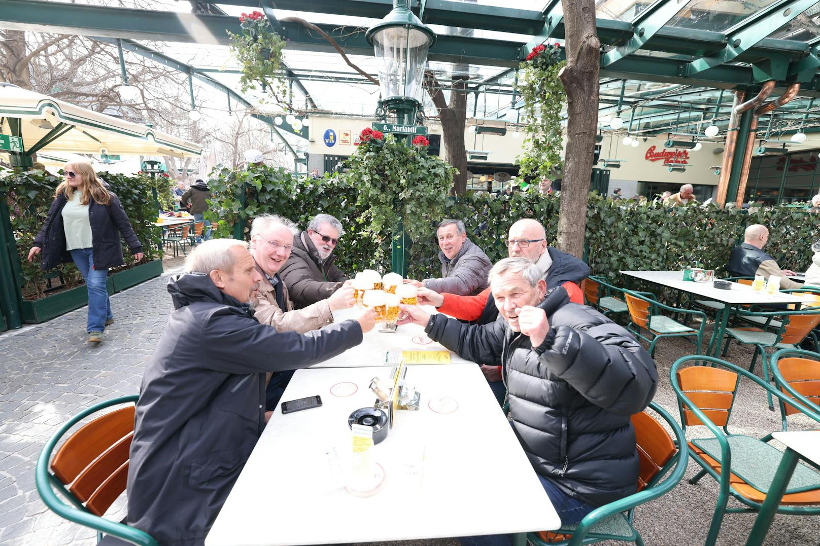 Sturm aufs Bier: Am Dienstag startete das Schweizerhaus im Wiener Prater in die Saison 2022.