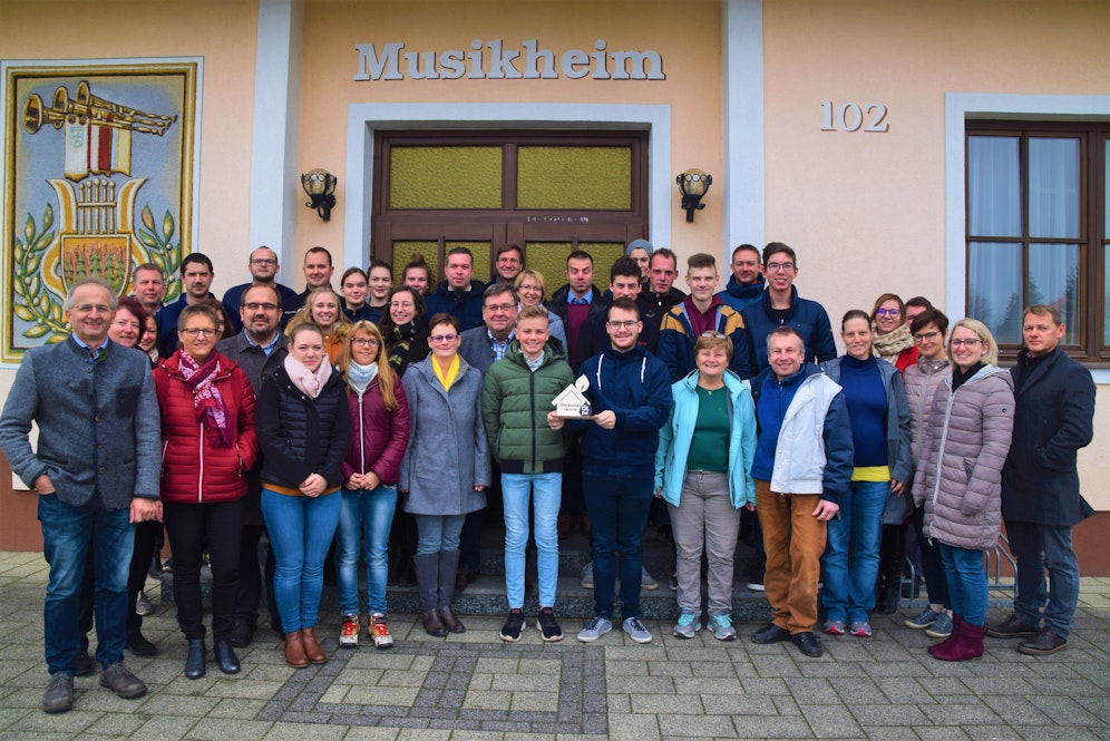 Die Trachtenkappelle Brand unterstützt das Projekt <em>