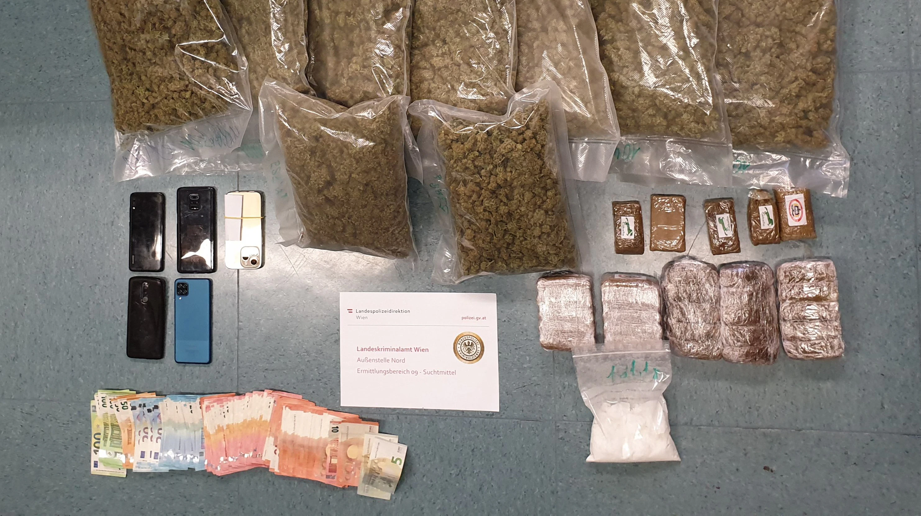 Mehr als acht Kilogramm Cannabis und 180 Gramm Kokain wurden sichergestellt.