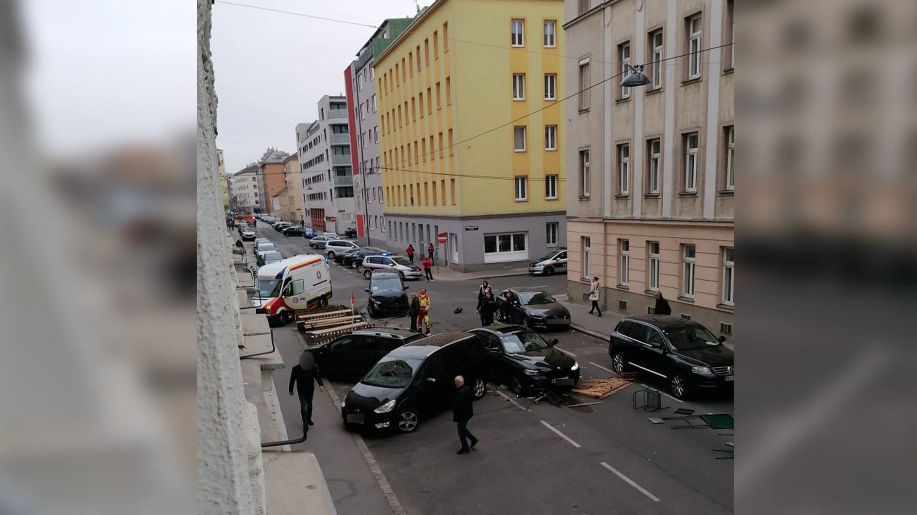 Der Wiener Lenker wurde anschließend ins Spital gebracht.
