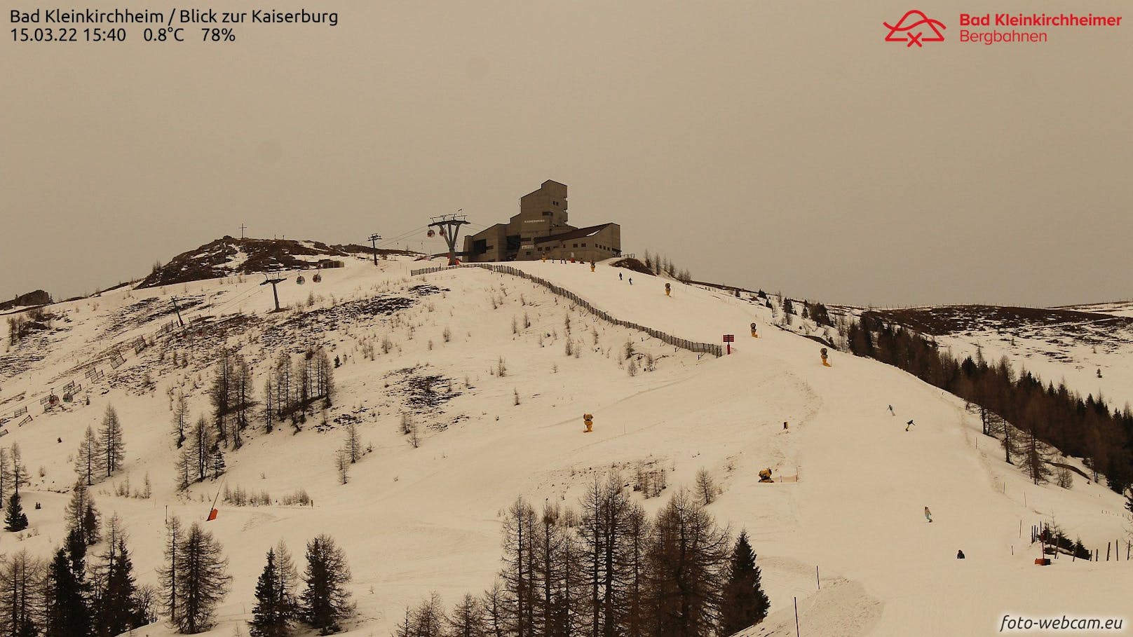 ... dem Kärntner Skigebiet Bad Kleinkirchheim. Um 15.40 Uhr ist bereits ein leichter Gelb-Ton auszumachen.