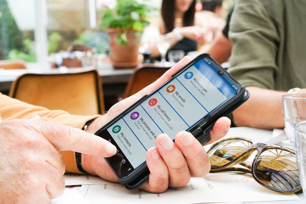 Das Doro 8100 wurde entwickelt, um die Hindernisse zu lindern, mit denen sich Senioren allzu oft im Umgang mit moderner Technik konfrontiert sehen.