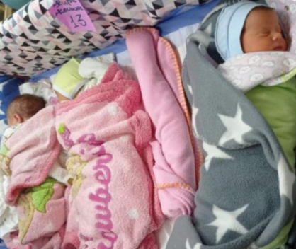 Drei von 30 Babys in der Leihmutterklinik.